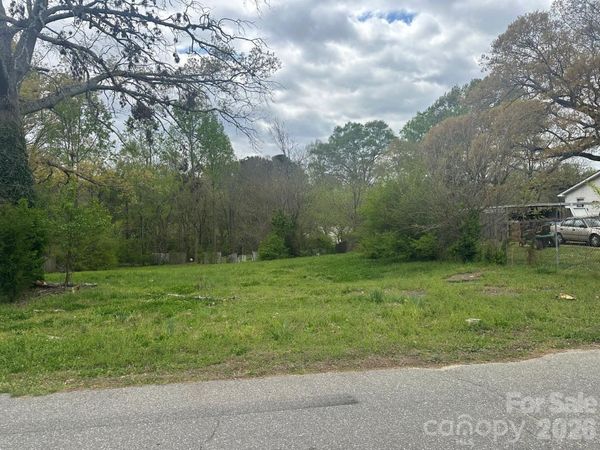 306 E Louisiana Avenue , Bessemer City, NC 28016