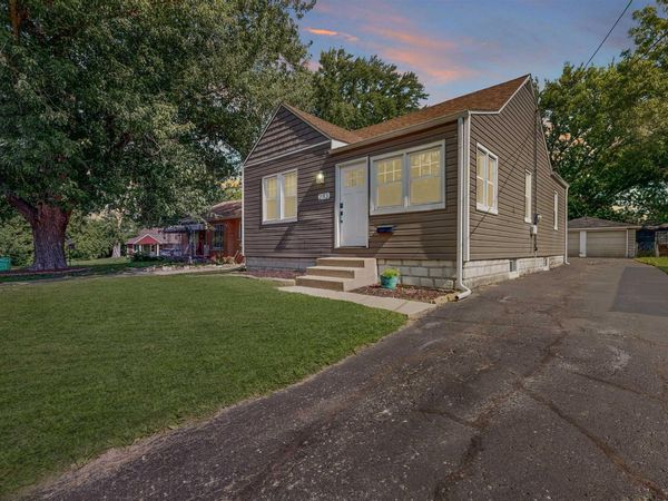 2113 W EDNA Court, West Peoria, IL 61604