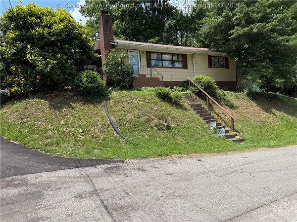 355 W Third Avenue, Madison, WV 25130