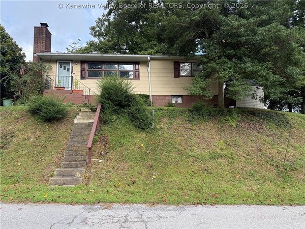 355 W Third Avenue, Madison, WV 25130