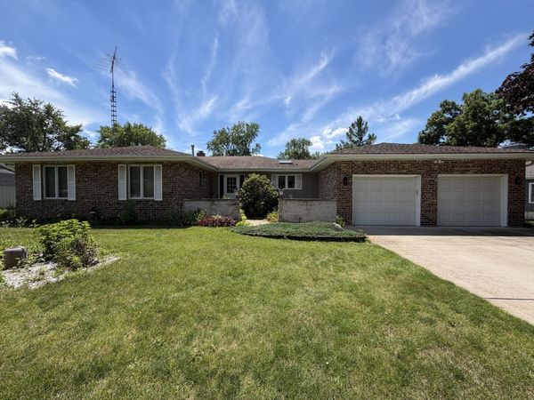5878 Rose Circle , St. Anne, IL 60964