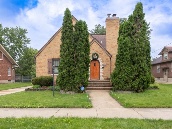 725 Augusta Avenue , Elgin, IL 60120