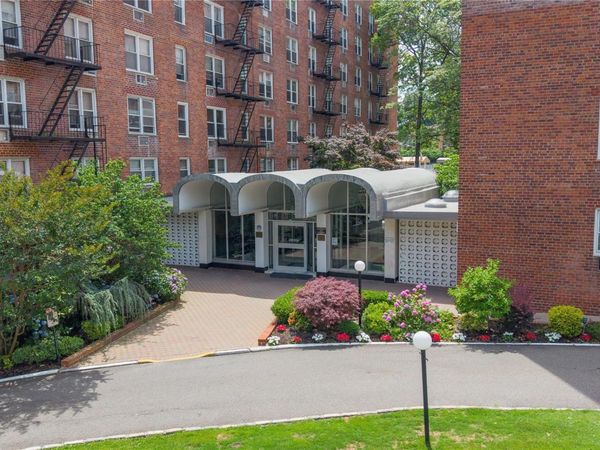 54-40 Little Neck Parkway , Unit #4F, Little Neck, NY 11362