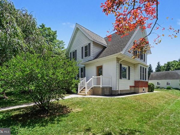 252 E AREBA AVENUE , HERSHEY, PA 17033