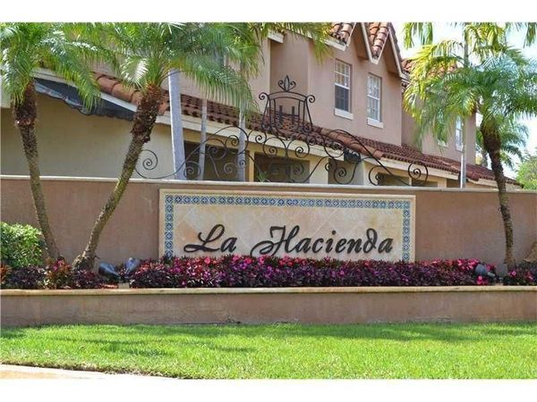 18352 NW 68th Avenue, Unit H, Hialeah, FL 33015
