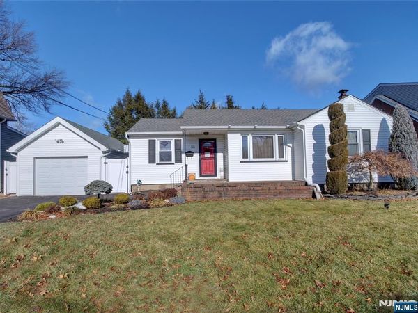 55 14th Avenue, ELMWOOD PARK, NJ 07407