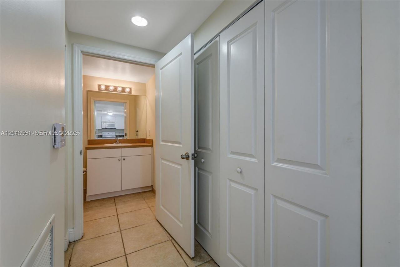 1250 S Miami Ave , Unit 1713, Miami, FL 33130 Photo