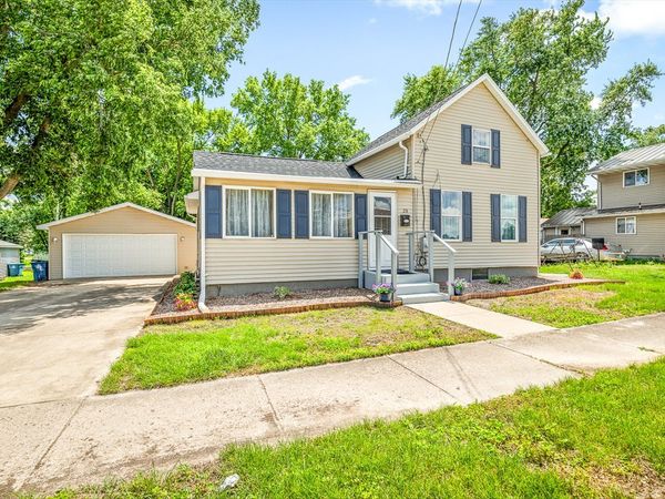 29 W Main Street , Amboy, IL 61310