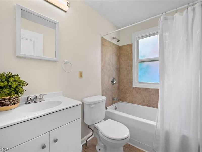 19075 Meredith Avenue, Euclid, OH 44119 Photo 18