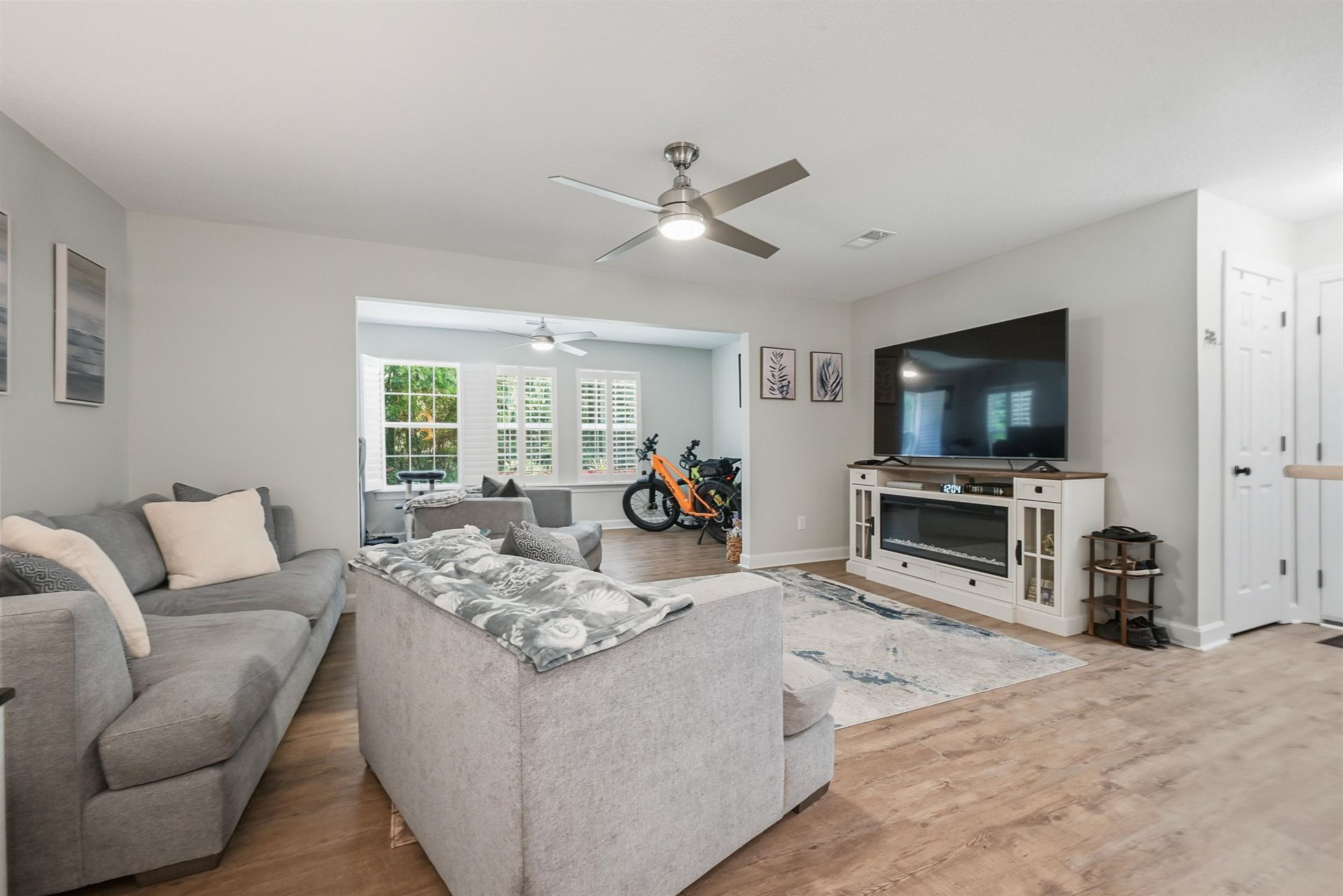 4392 Daphne Ln.  Photo 4