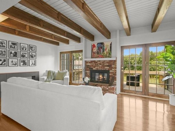 284 NE Bayview Drive, Lee's Summit, MO 64064