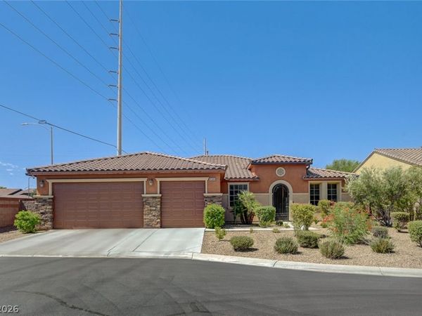 8586 Monument Lake Court, Las Vegas, NV 89113