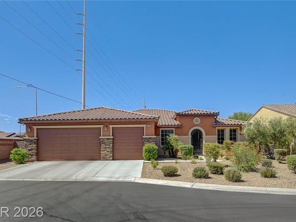 8586 Monument Lake Court, Las Vegas, NV 89113
