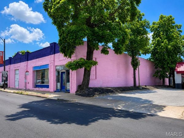 4570 Manchester Avenue, St Louis, MO 63110