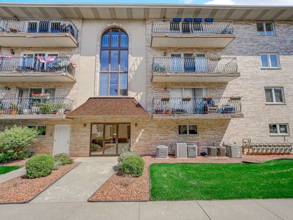 6264 S Gullikson Road, Unit 4A, Chicago, IL 60638