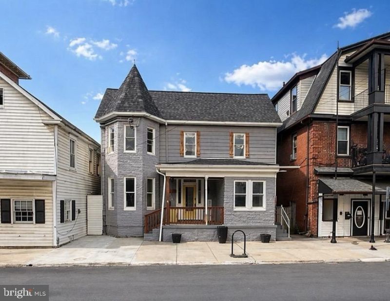 8 S MAPLE AVENUE , BRUNSWICK, MD 21716