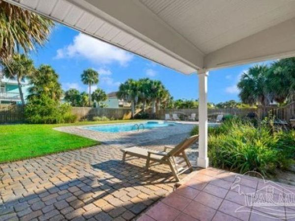 906 Largo Dr, Pensacola, FL 32561