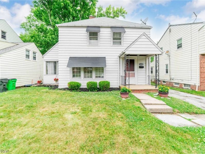 24501 Yosemite Drive, Euclid, OH 44117 Photo 2