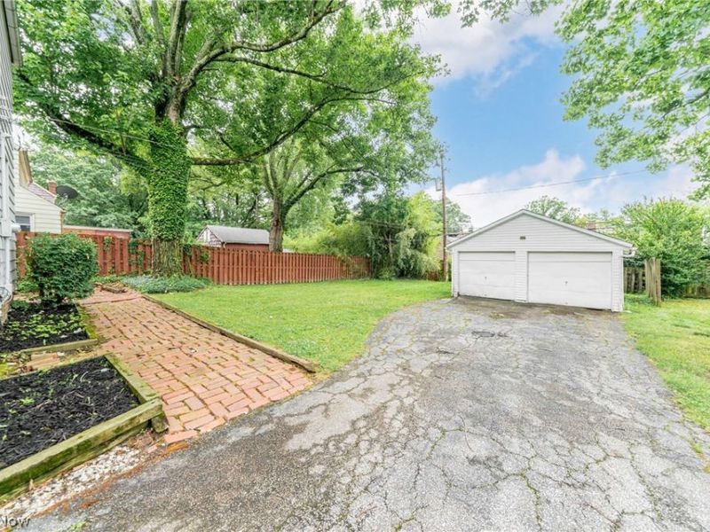 24501 Yosemite Drive, Euclid, OH 44117 Photo 37
