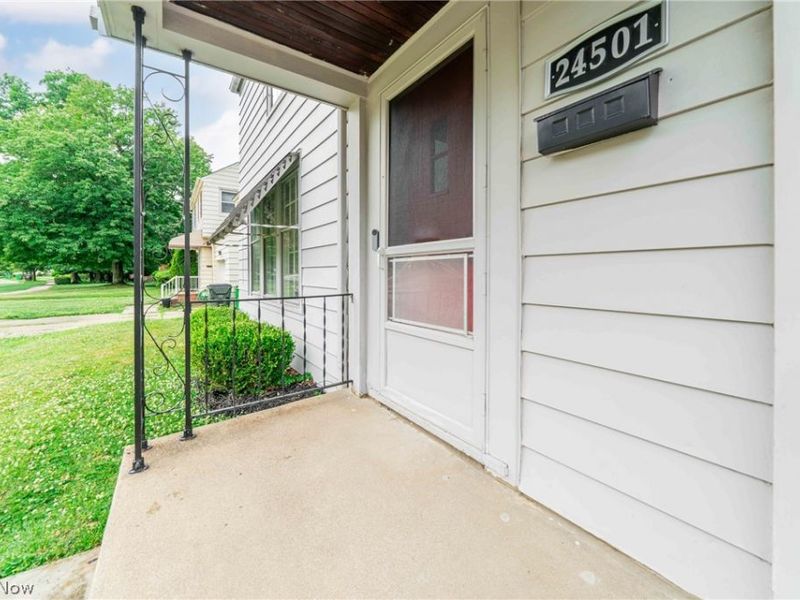 24501 Yosemite Drive, Euclid, OH 44117 Photo 6