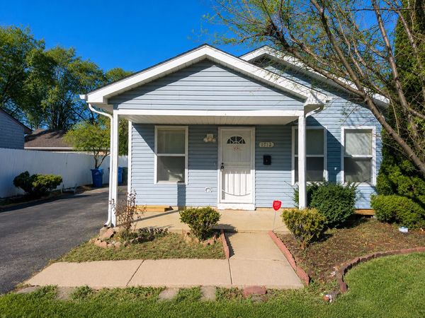 1712 11th Street , Waukegan, IL 60085