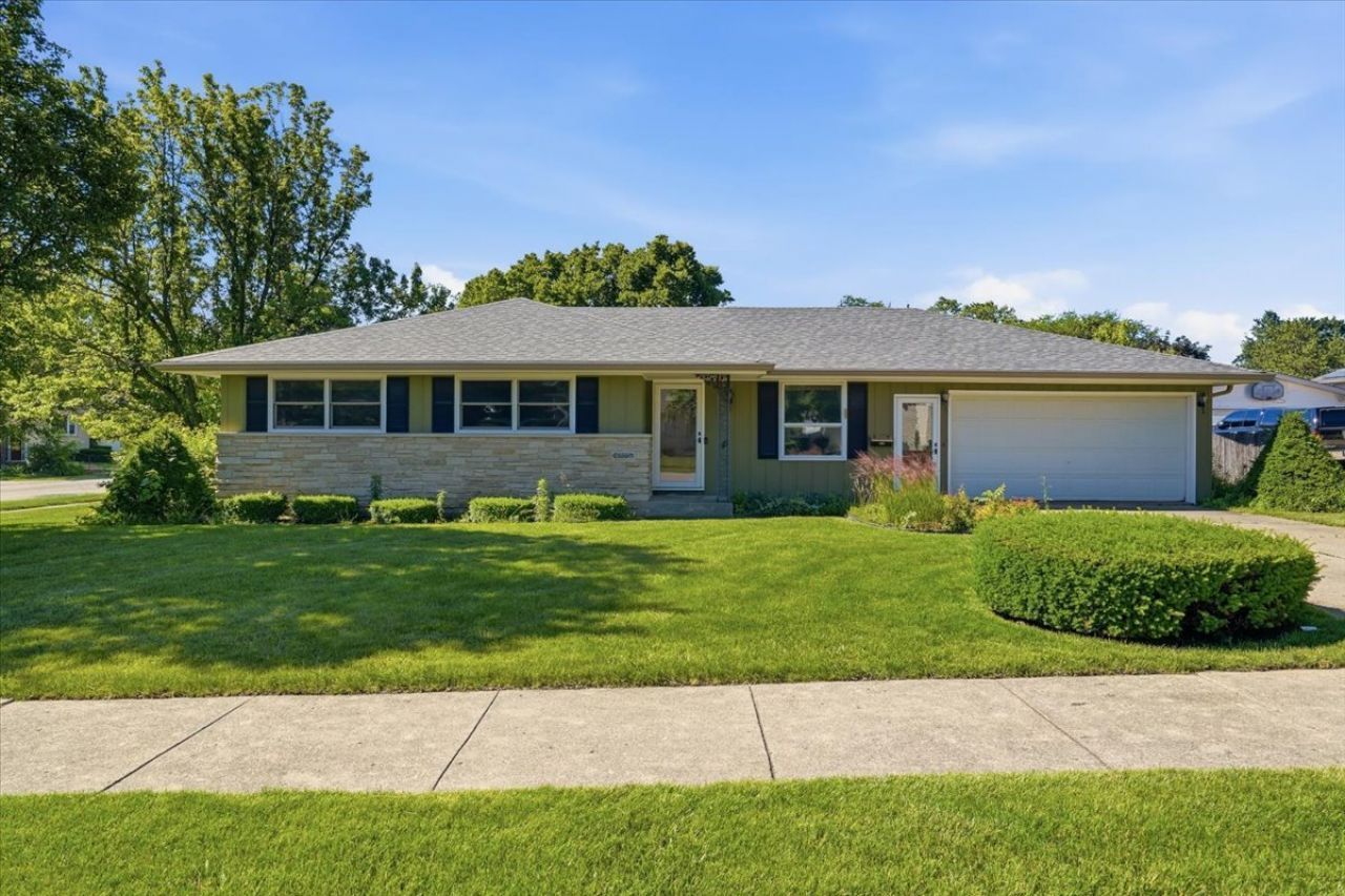 2705 Adelaide Avenue, Waukegan, IL 60087 Main Photo