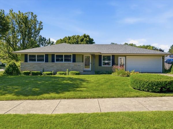 2705 Adelaide Avenue , Waukegan, IL 60087
