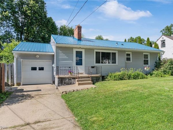209 Grove Avenue, Cuyahoga Falls, OH 44221