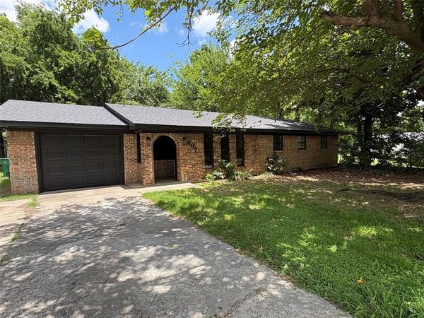 607 S Broad Street, Saint Jo, TX 76265