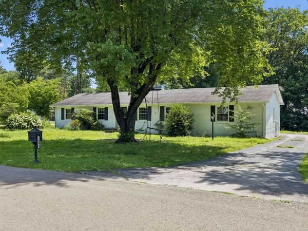 1401 Manor Rd, Columbia, TN 38401