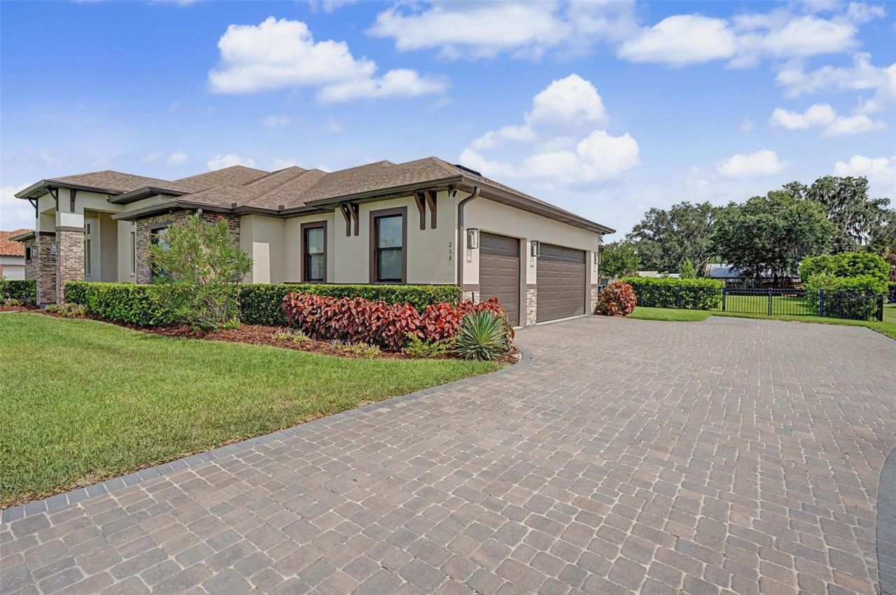 218 Hawk Talon Drive, Lithia, FL 33547 Photo