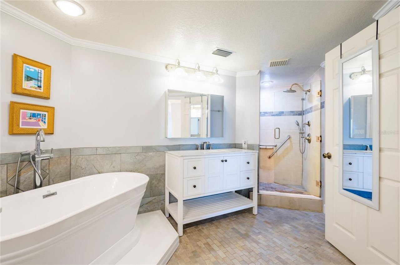 16750 Gulf Boulevard, Unit 311, North Redington Beach, FL 33708 Photo