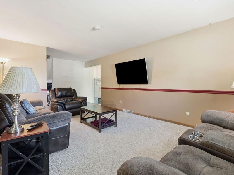 945 Matterhorn Drive, Reynoldsburg, OH 43068 Photo 6