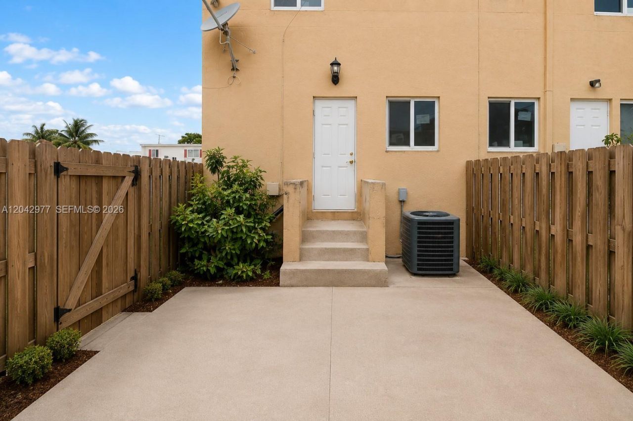 420 NW 84th Ter , Unit 420, Miami, FL 33150 Photo