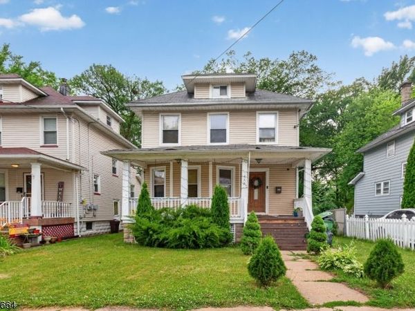 416 Pine St, Roselle, NJ 07203
