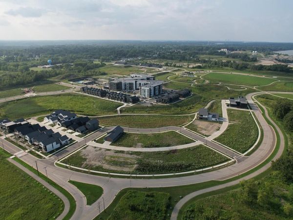 9425 S CYPRESS PLACE, Unit 13001, Oak Creek, WI 53154