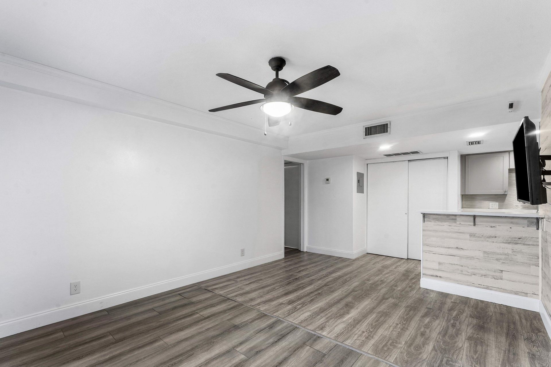 612 Executive Center Drive, Unit 107, West Palm Beach, FL 33401 Photo