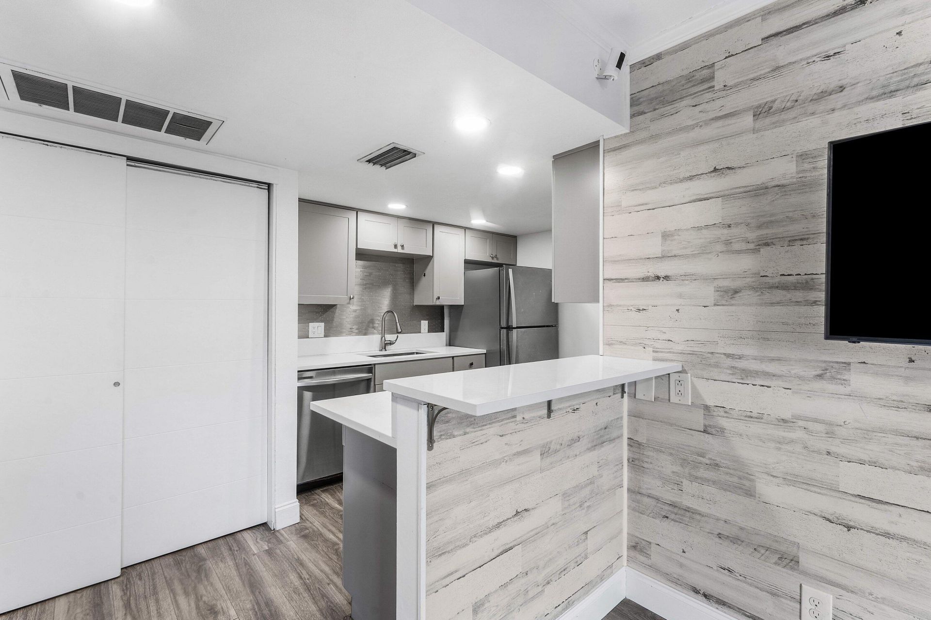 612 Executive Center Drive, Unit 107, West Palm Beach, FL 33401 Photo