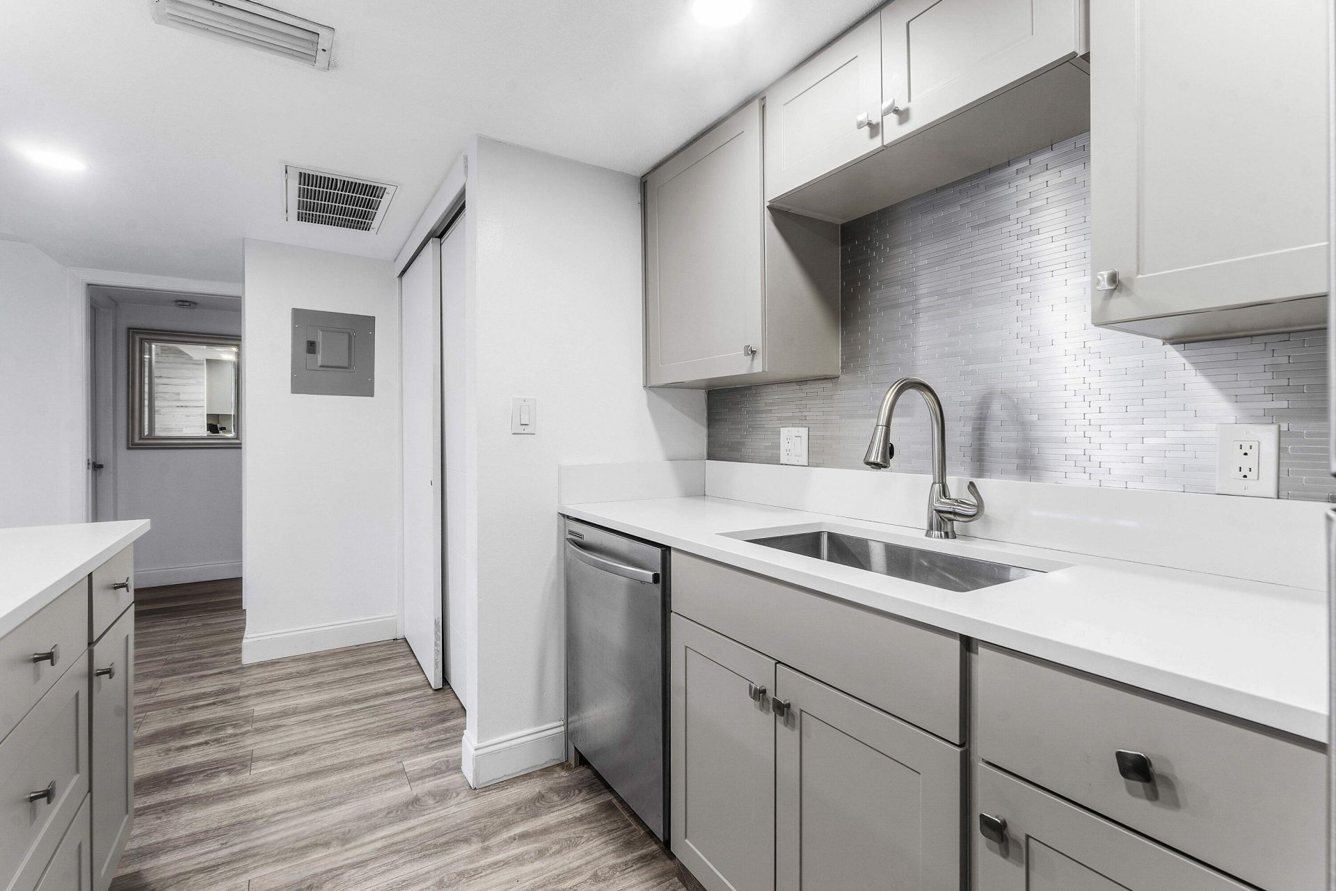 612 Executive Center Drive, Unit 107, West Palm Beach, FL 33401 Photo