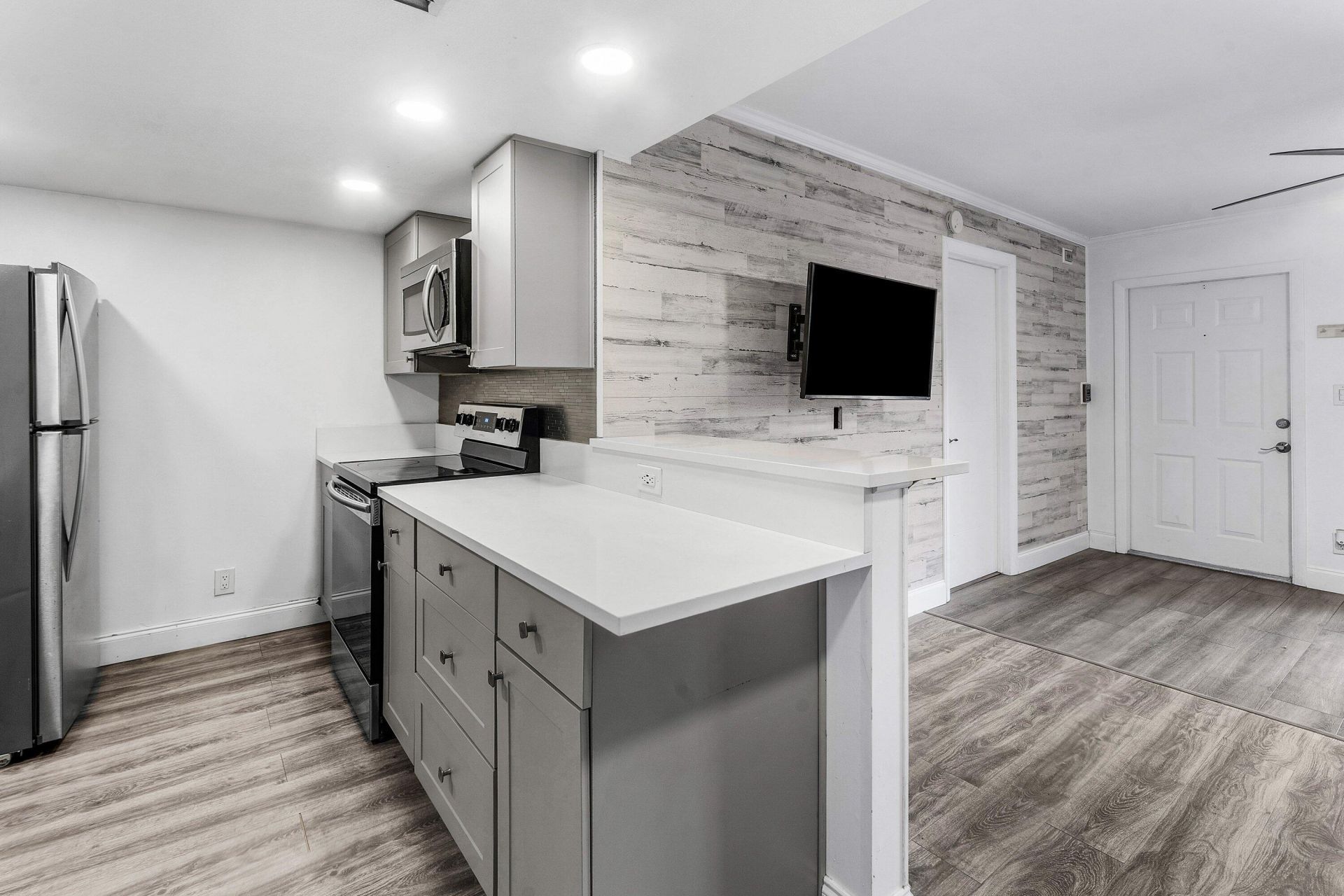 612 Executive Center Drive, Unit 107, West Palm Beach, FL 33401 Photo