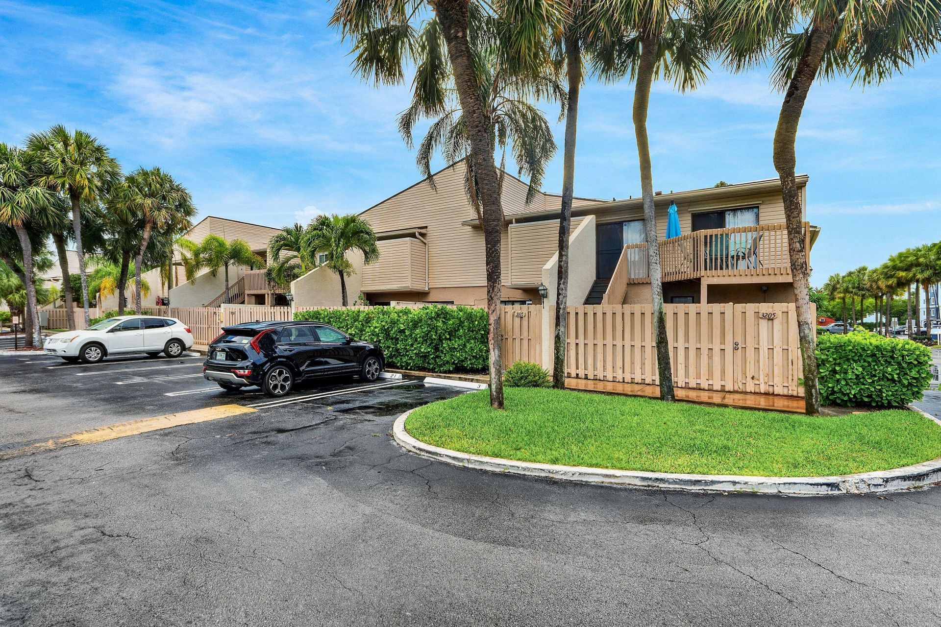 612 Executive Center Drive, Unit 107, West Palm Beach, FL 33401 Photo