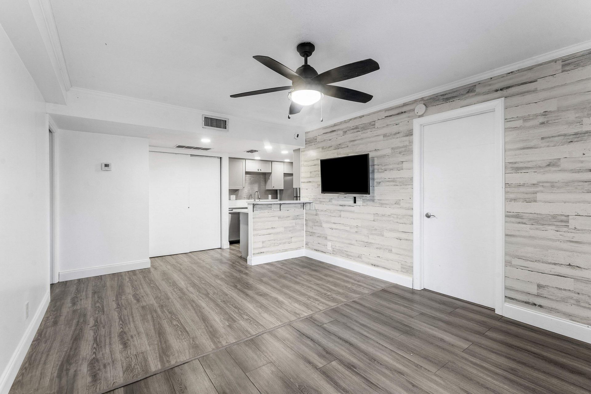 612 Executive Center Drive, Unit 107, West Palm Beach, FL 33401 Photo