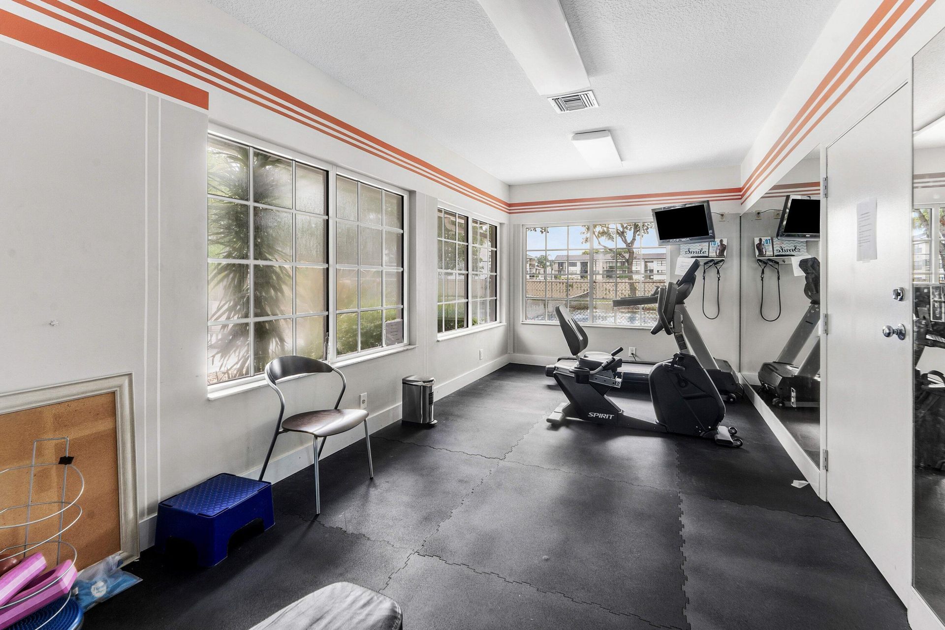 612 Executive Center Drive, Unit 107, West Palm Beach, FL 33401 Photo