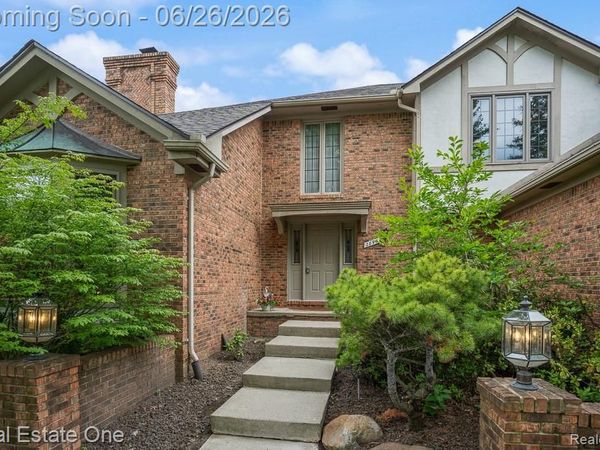 2898 Eagle Drive, Rochester Hills, MI 48309