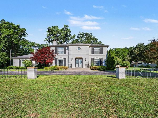 5054 Kings Gate Way, Bloomfield Hills, MI 48302