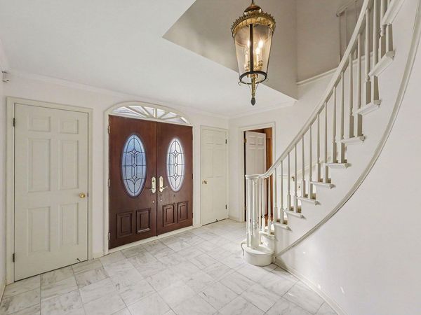 5054 Kings Gate Way, Bloomfield Hills, MI 48302