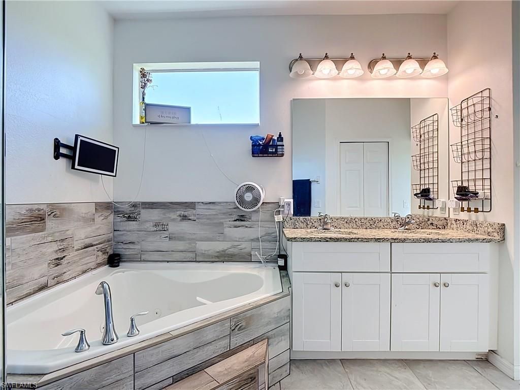 3907 11th St Sw, Lehigh Acres, FL 33976 Photo
