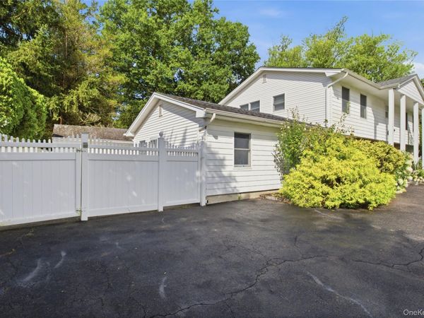 34 MARKWOOD Lane , East Northport, NY 11731