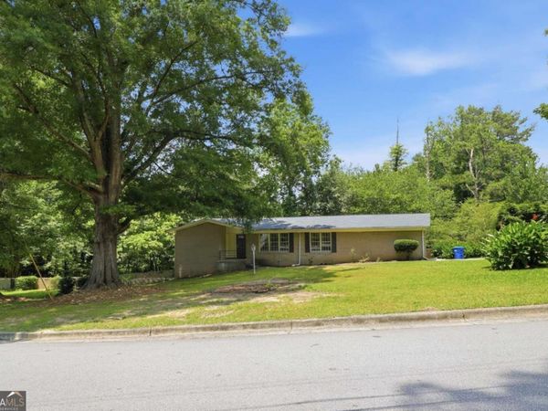6735 Marlborough Circle S, Atlanta, GA 30349