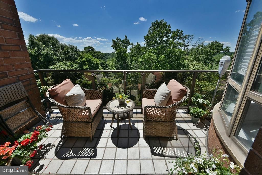 100 BREYER DRIVE, ELKINS PARK, PA 19027